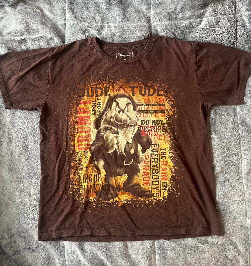 Disney Store Grumpy Graphic T-Shirt Size XL Brown Organic Cotton